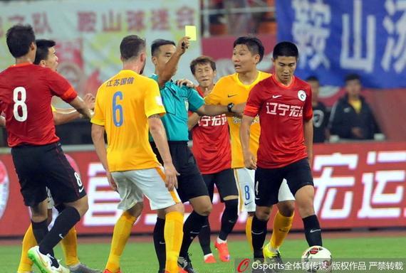 苏媒发倡议抵制球场暴力:球员文明踢球 暴力远