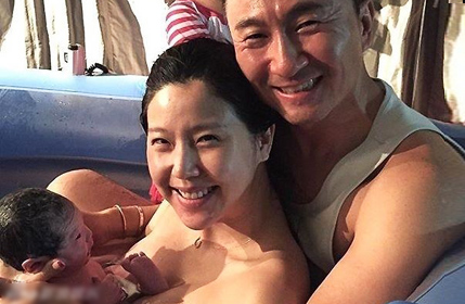 妈妈伟大！33岁女星水下分娩晒照