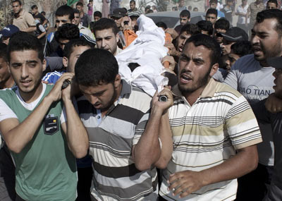 一年前发射炸弹突然爆炸 致一家4人死亡