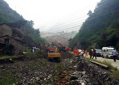 陕西山阳山体滑坡：60余人失踪