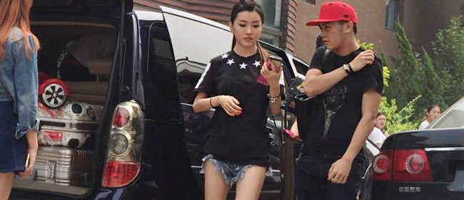 曝赌王儿子何猷君与BY2妹妹将大婚 两人均为90后