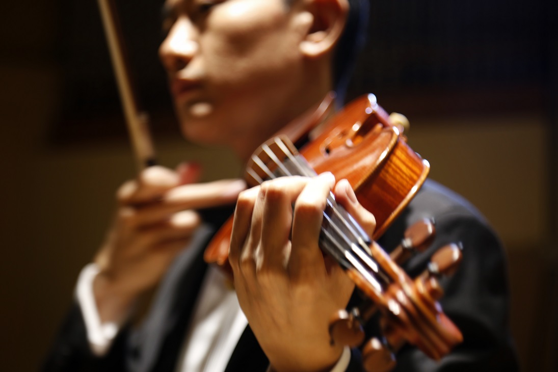 他是中国唯一被授权使用价值600万美元小提琴