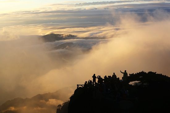 <em>黄山</em>风景区<em>出现 双佛光</em> 组图 图片 20k 550x36