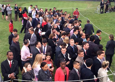 “这记者阵势在白宫也是不多见的”