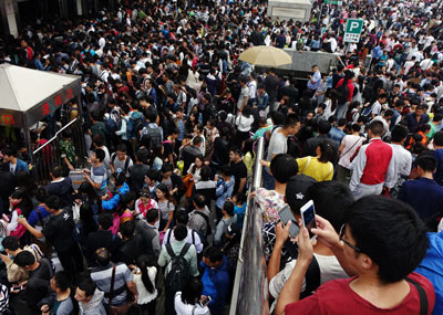 国庆来临前的客运站场景