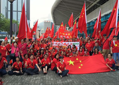 香港数百人游行一幕