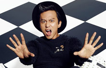 邓超头戴礼帽变魔术师