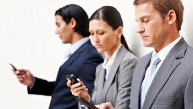 新型电子脱水拯救你落水的手机，比大米管用多了