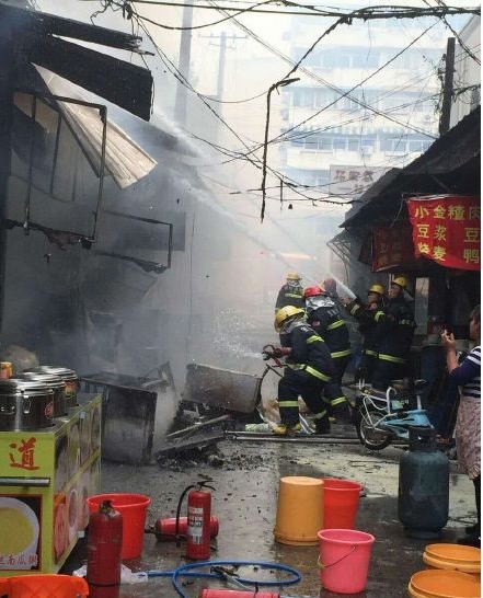 安徽芜湖爆炸案老板娘哭诉:燃气泄漏却关不上