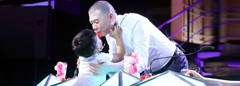 冯大导演的柔情，都给了这小孩
