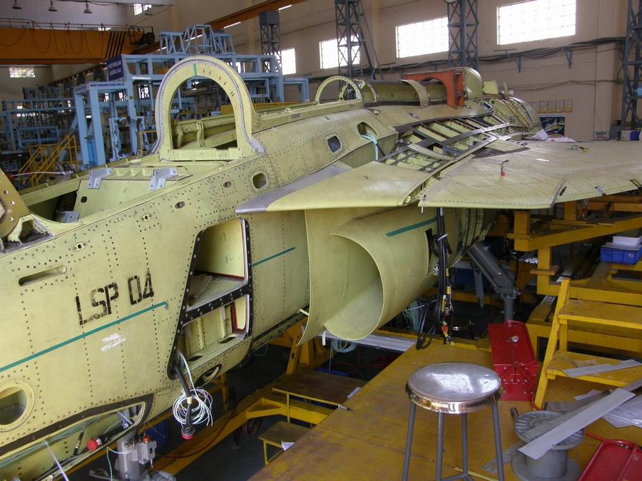 印度斯坦航空公司LCA战机生产车间曝光 - 新奇军