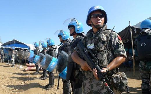 军人持枪图猜四个成语_动漫军人图片持枪