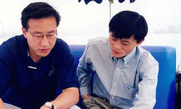 马云背后的男人原来是他!