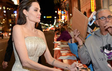 朱莉身材依旧惊人