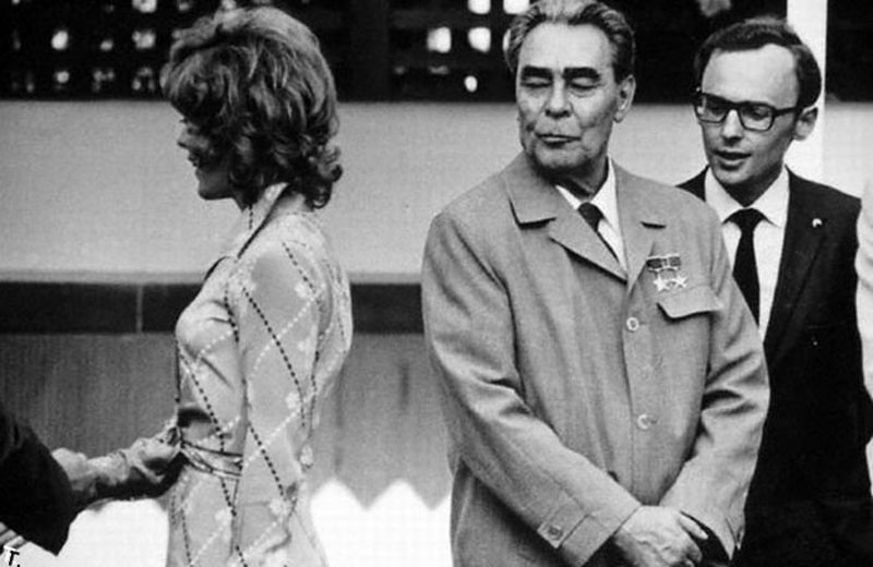 1973年，美国代表团访苏，勃列日涅夫的热吻让美国女子安妮-哈尔曼世界闻名。