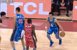 自抛自扣 拉筐引体向上!郭少今夜嗨爆了|gif