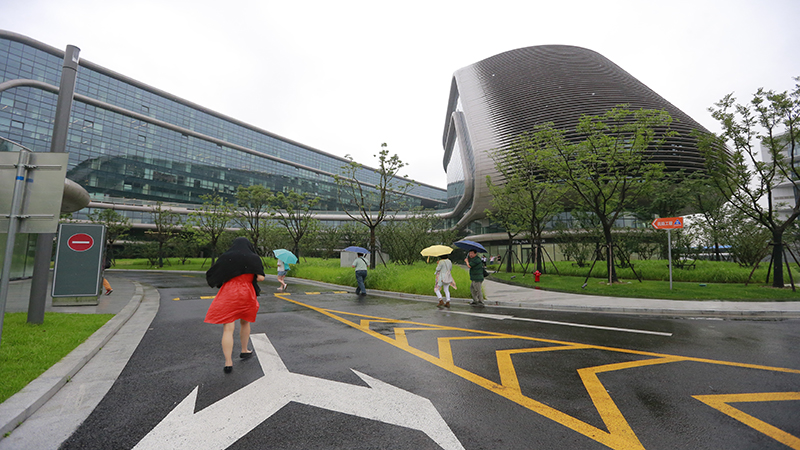 中国设计精英之旅:上海城市从制造到智造空间设计考察-东莞站_活动主办:设计家杂志_活动承办:简一大理石瓷砖_支持媒体:凤凰网家居频道_凤凰家居_凤凰网