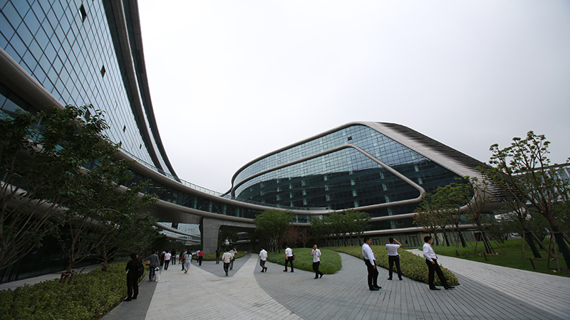 中国设计精英之旅:上海城市从制造到智造空间设计考察-东莞站_活动主办:设计家杂志_活动承办:简一大理石瓷砖_支持媒体:凤凰网家居频道_凤凰家居_凤凰网