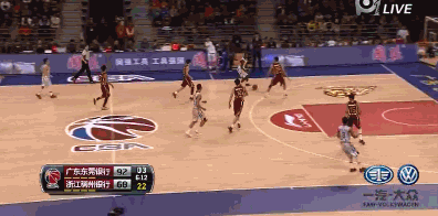 超级拉杆+快攻暴扣!广东新援22+6+5征服杜锋