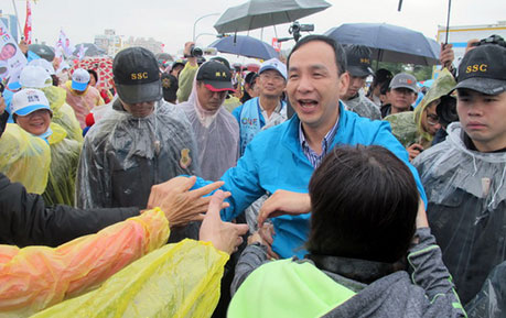 朱立伦南下拉票拼选情 台商助攻自掏腰包拍广告