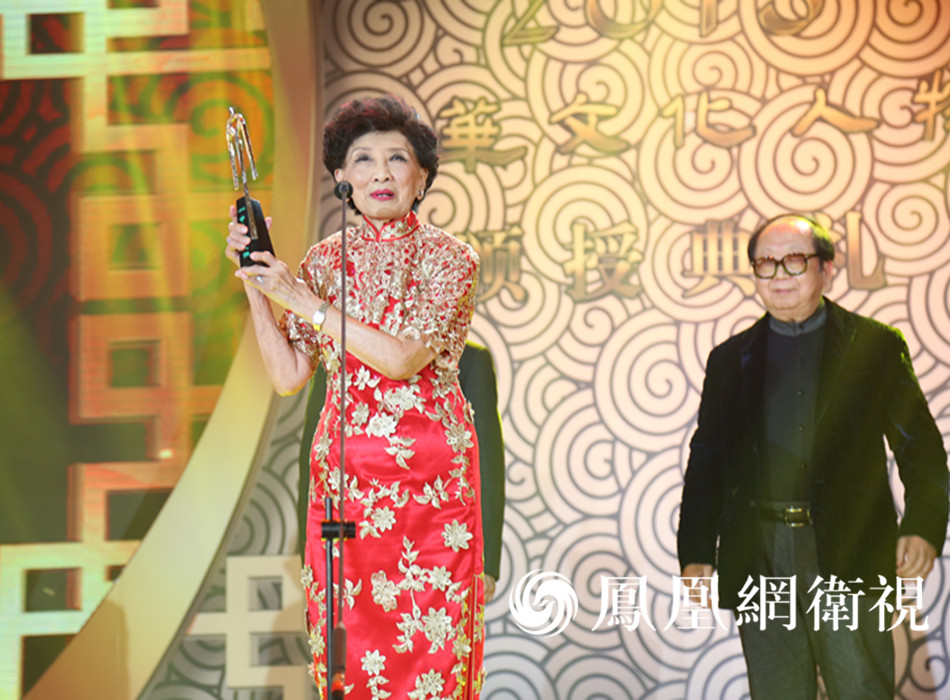 费明仪获颁2015中华文化人物