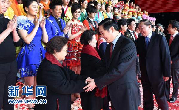 2016年央视春节联欢晚会准备就绪 刘奇葆看望