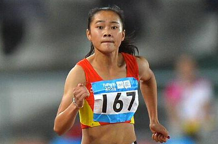 女子60米,广东19岁小将梁小静以7秒23的成绩战胜名将韦永丽夺冠,这