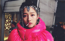 “国民闺女”关晓彤晒呆萌照 
