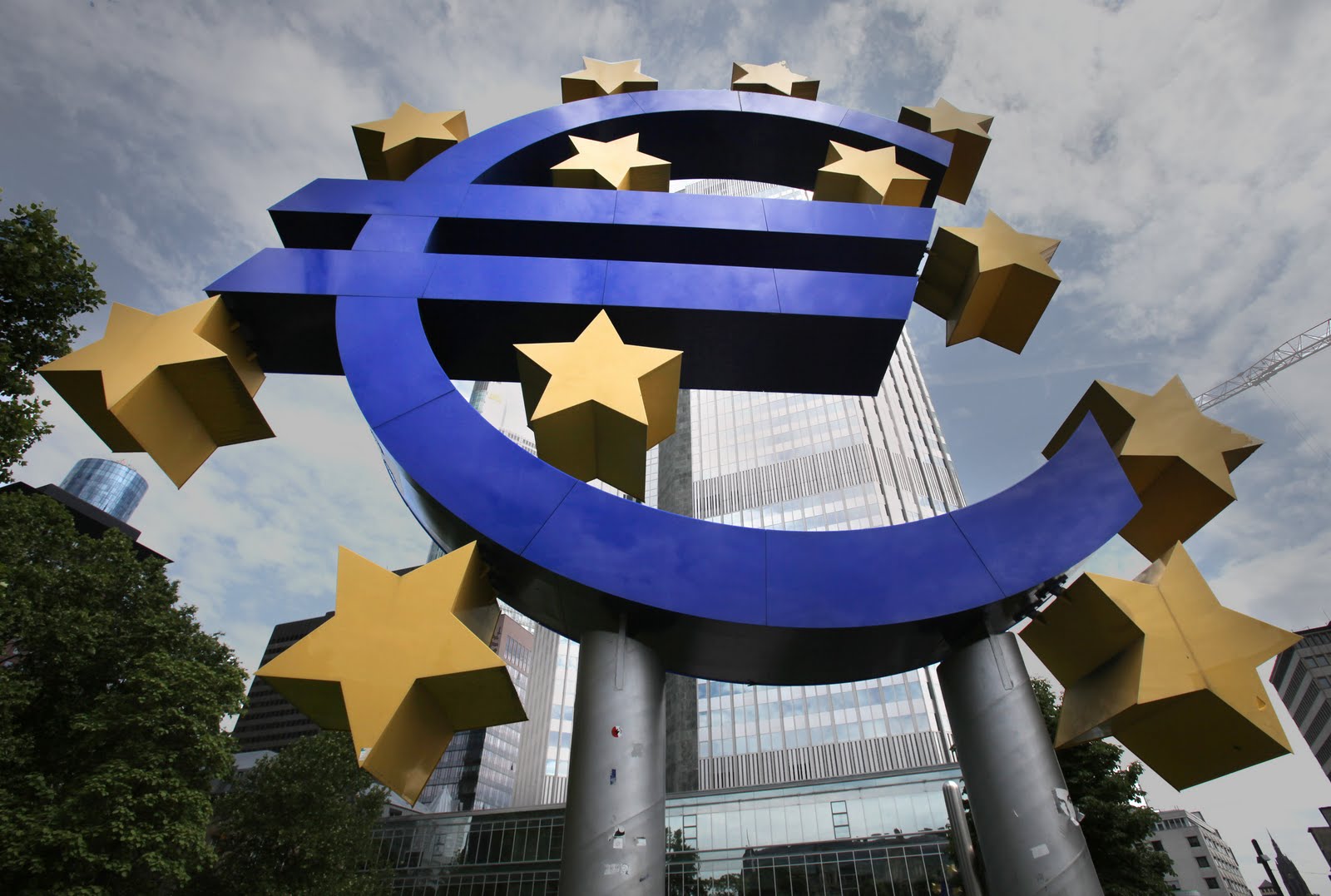 欧洲央行下调存款利率10个基点至-0.4% 欧元跳