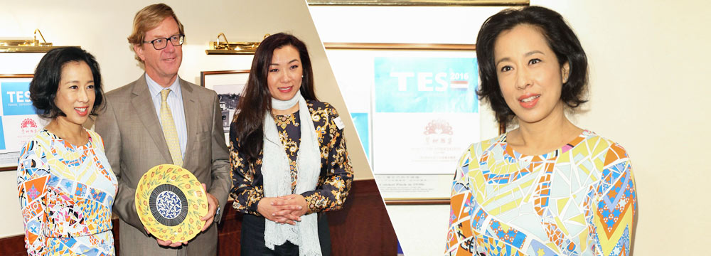 58岁依旧美！郭晶晶婆婆朱玲玲贵妇范现身