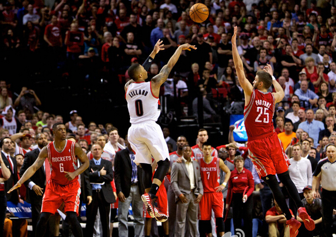 他曾0.9秒三分绝杀火箭 如今单核带队晋级季后