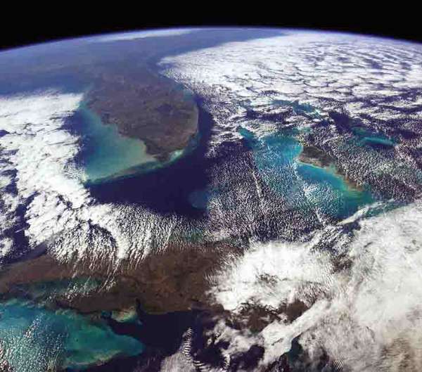 加拿大宇航员太空站拍摄地球美景震撼壮观