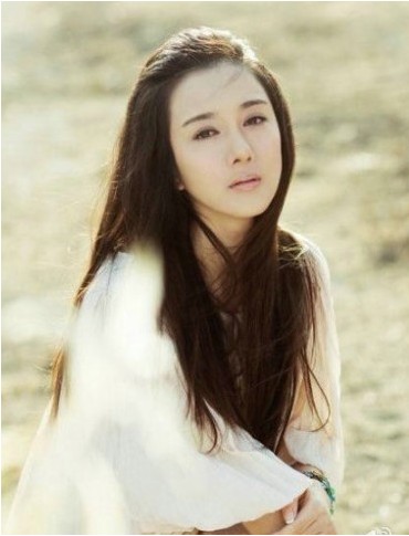 李依晓遭受意外受伤后的公开活动照片