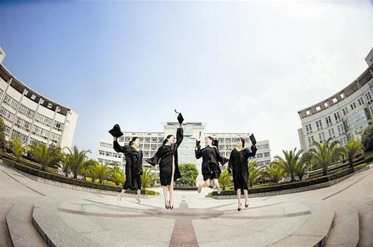 三峡大学女神范毕业照在朋友圈疯传 被赞清纯