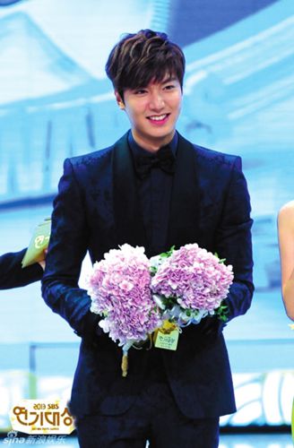 《继承者们》席卷sbs12奖项 李敏镐独揽5奖(图)