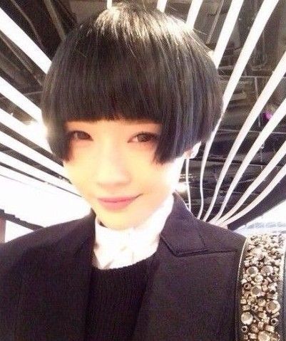 高晓松全家福 高晓松的80后小娇妻日前网晒美照,并透露是刚剪的发型