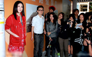 [高清]陈慧琳诞下次子后出院 性感受访秀辣妈身材 