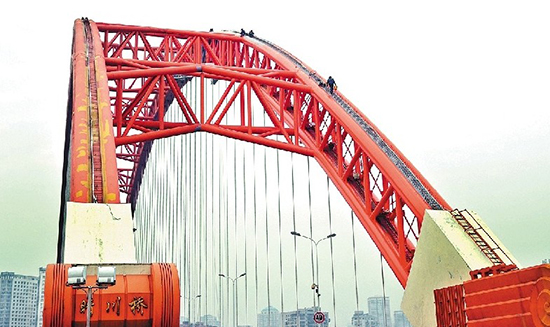 武汉晴川桥美容落油漆 车辆桥下经过添斑点