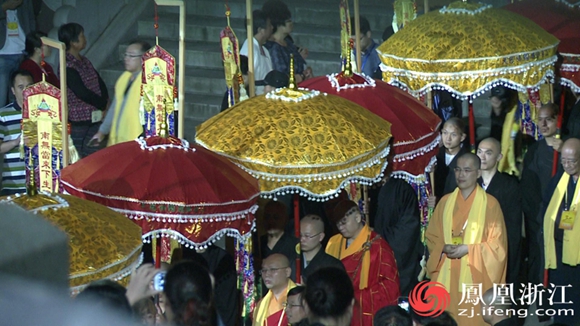 大师高僧入场.