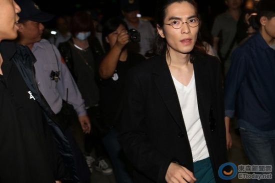 萧敬腾遭泼粪 劝嫌犯露面：会原谅你们