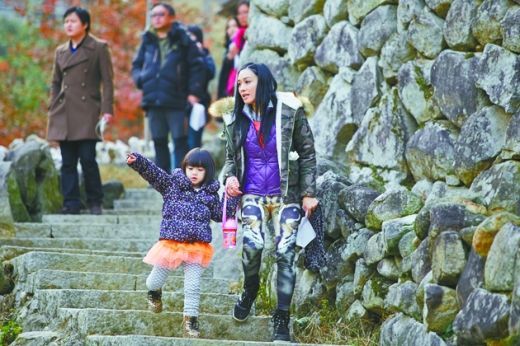 钟丽缇携小女儿参加亲子节目 二女儿：啥时候请我？
