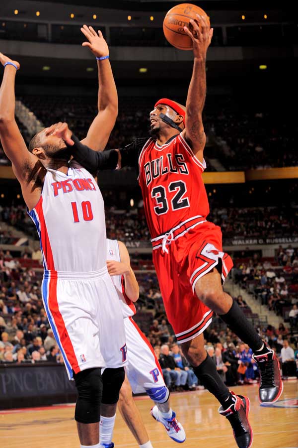 公牛vs活塞_热火vs尼克斯_女人与公牛相交图罗