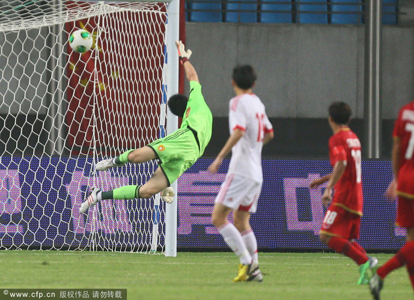 中国足球遭遇历史最耻辱一天主场1-5遭泰国血