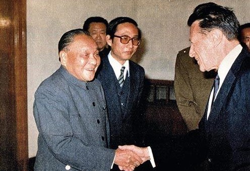 邓小平翻译选拔:个子不能太高是重要因素