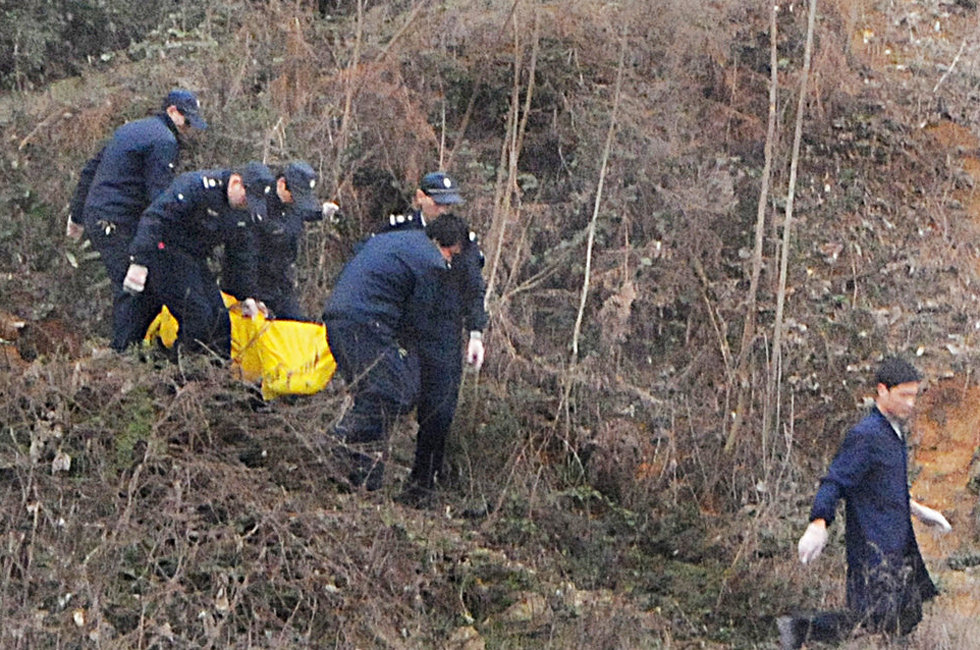 <em>女生</em>为<em>考验</em>男友跳河 对方下水营救溺亡---2b中