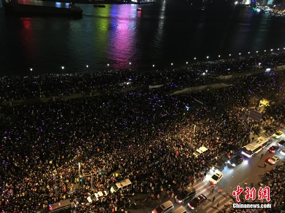 上海外滩踩踏事件已致35人死亡、43人受伤