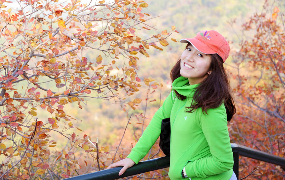 80后<em>美女教师</em>任足管中心综合部副主任 生活照