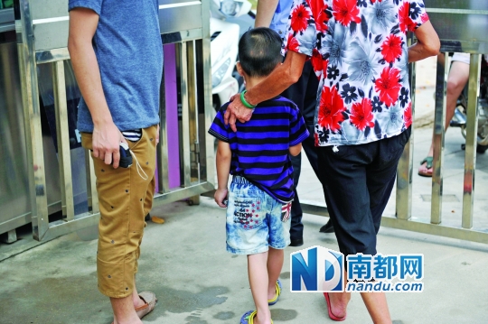 广州男童称被老师用打火机烧下体 因在学校打