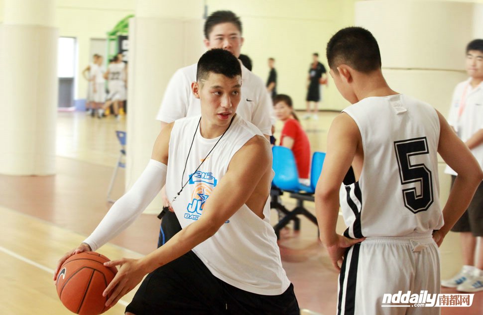 林书豪在东莞首开训练营 80少年免费受训