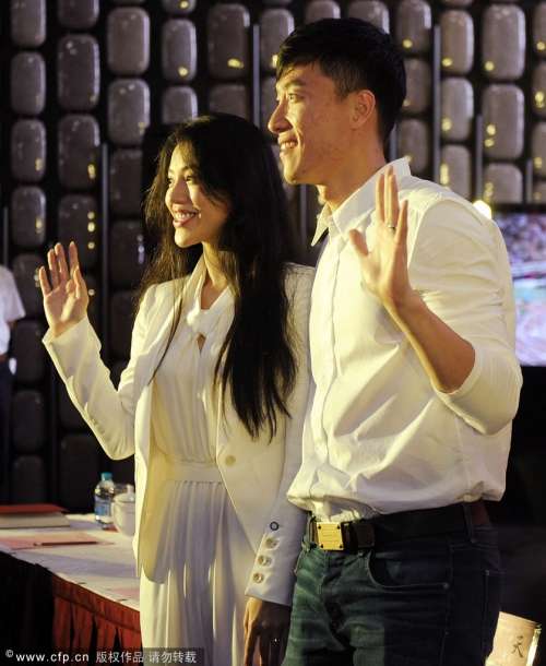 刘翔葛天婚后首度亮相 婚礼明年举行